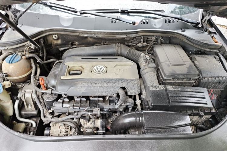 Used Volkswagen Magotan 2015 1.8TSI Advanced Model Engine Bay