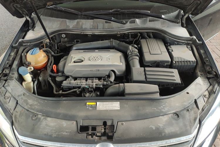 Used Volkswagen Magotan 2015 1.8TSI Advanced Model Engine Bay