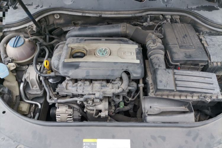 Used Volkswagen Magotan 2015 Revised Version 2.0 TSI Luxury Edition Engine Bay