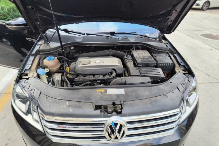 Used Volkswagen Magotan 2015 Revised Version 2.0 TSI Luxury Edition Engine Bay