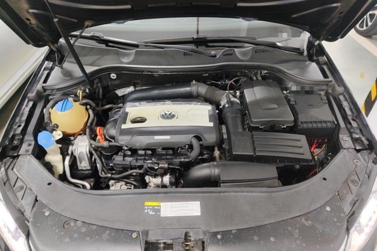 Used Volkswagen Magotan 2015 1.8TSI Luxury Model Engine Bay