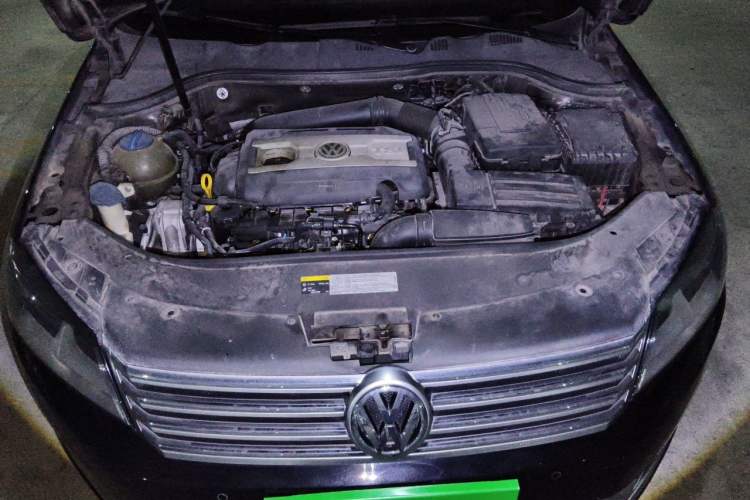 Used Volkswagen Magotan 2015 1.8TSI Advanced Model Engine Bay