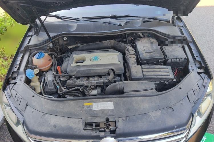 Used Volkswagen Magotan 2015 1.8TSI Luxury Model Engine Bay