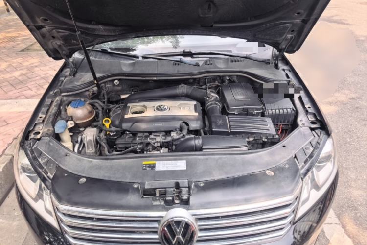 Used Volkswagen Magotan 2015 Revised 1.8TSI Prestige Version Engine Bay