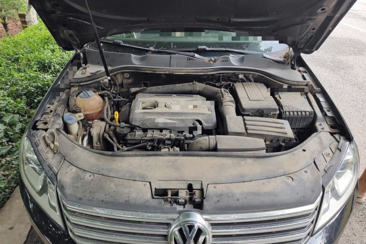 Used Volkswagen Magotan 2015 2.0 TSI Luxury Model Engine Bay