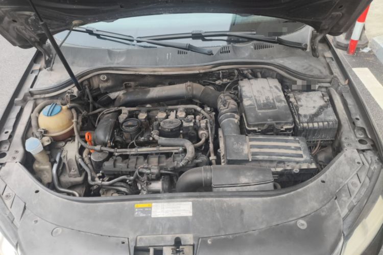 Used Volkswagen Magotan 2015 1.8TSI Advanced Model Engine Bay