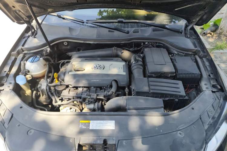 Used Volkswagen Magotan 2015 1.8TSI Advanced Model Engine Bay
