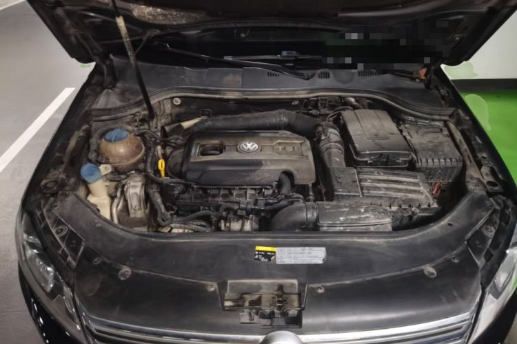 Used Volkswagen Magotan 2015 1.8TSI Luxury Model Engine Bay