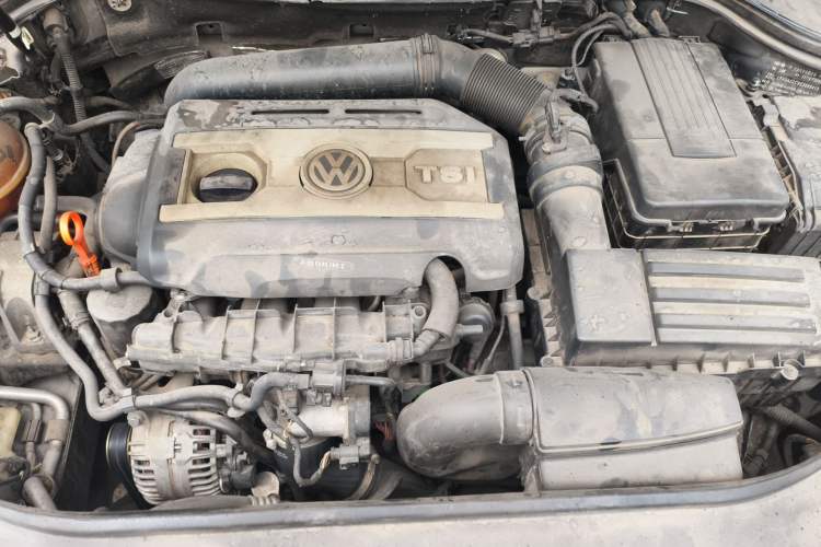 Used Volkswagen Magotan 2015 1.8TSI Comfort Model Engine Bay