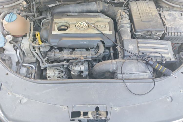 Used Volkswagen Magotan 2015 Revised Version 2.0 TSI Luxury Edition Engine Bay