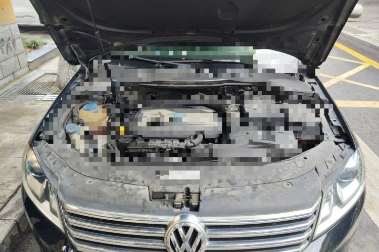 Used Volkswagen Magotan 2015 Facelift 1.8TSI Luxury Model Engine Bay