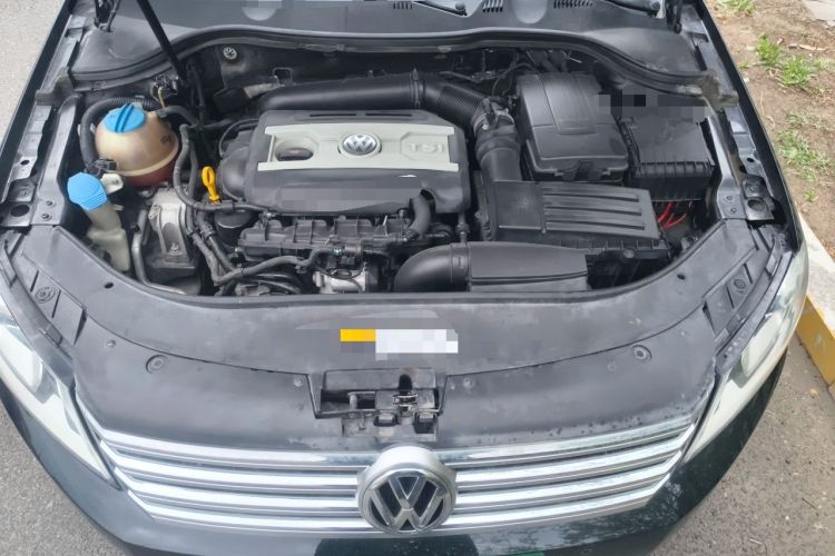 Used Volkswagen Magotan 2015 1.8TSI Luxury Model Engine Bay
