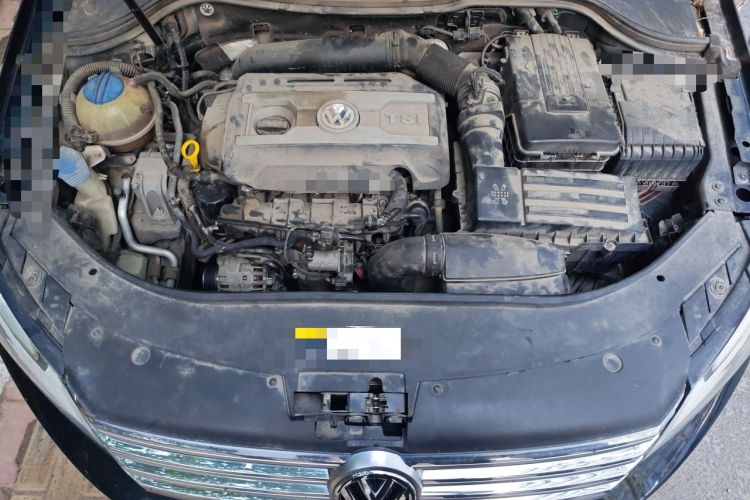 Used Volkswagen Magotan 2015 Facelift 1.8TSI Luxury Model Engine Bay