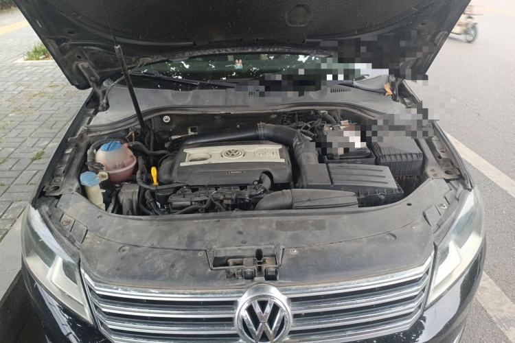 Used Volkswagen Magotan 2015 1.8TSI Advanced Model Engine Bay