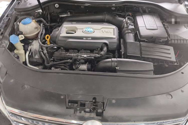 Used Volkswagen Magotan 2015 1.8TSI Luxury Model Engine Bay