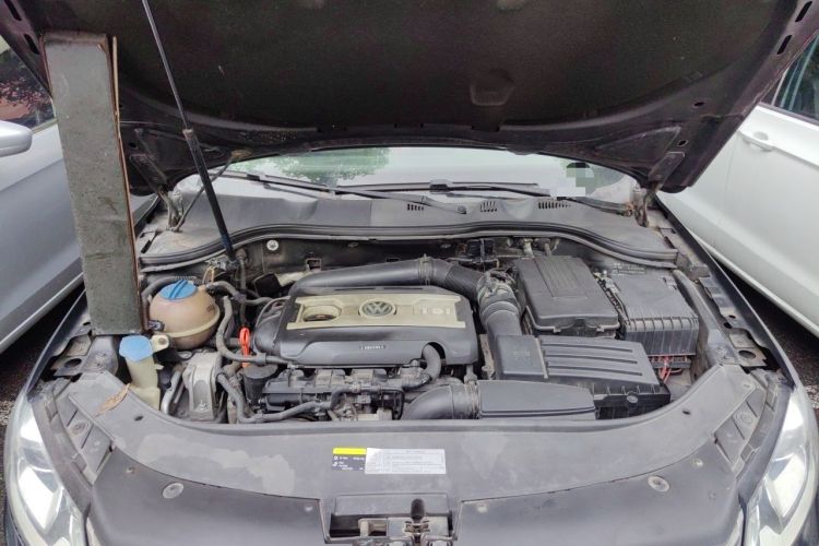 Used Volkswagen Magotan 2015 2.0 TSI Luxury Model Engine Bay