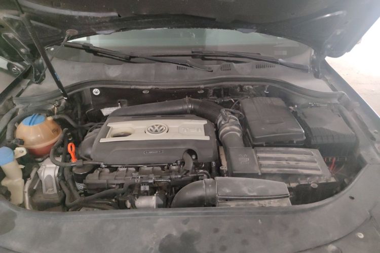 Used Volkswagen Magotan 2015 2.0 TSI Luxury Model Engine Bay