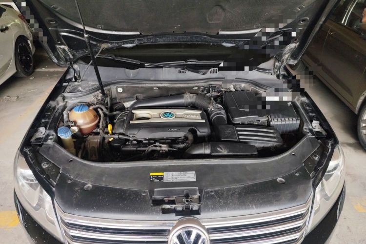Used Volkswagen Magotan 2015 Facelift 1.8TSI Luxury Model Engine Bay