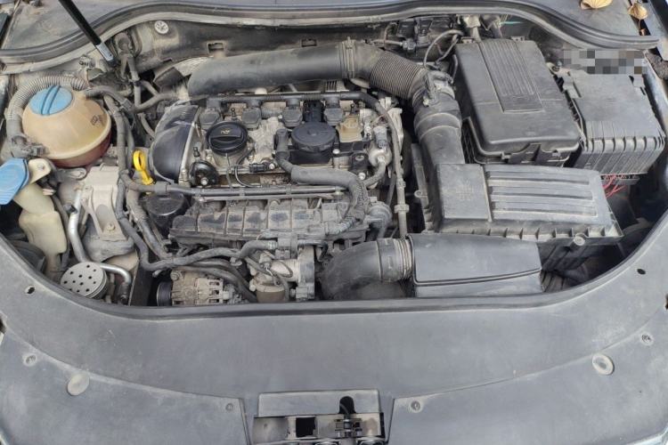 Used Volkswagen Magotan 2015 1.8TSI Advanced Model Engine Bay