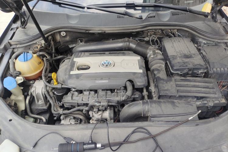 Used Volkswagen Magotan 2015 Facelift 1.8TSI Luxury Model Engine Bay
