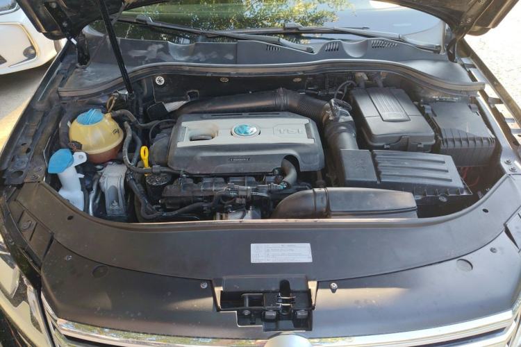 Used Volkswagen Magotan 2015 1.8TSI Luxury Model Engine Bay