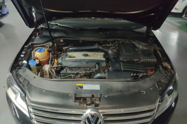 Used Volkswagen Magotan 2015 1.8TSI Advanced Model Engine Bay