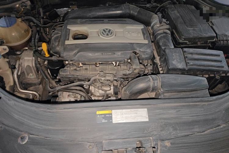Used Volkswagen Magotan 2015 1.8TSI Prestige Model Engine Bay