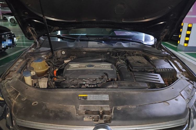 Used Volkswagen Magotan 2015 1.8TSI Luxury Model Engine Bay