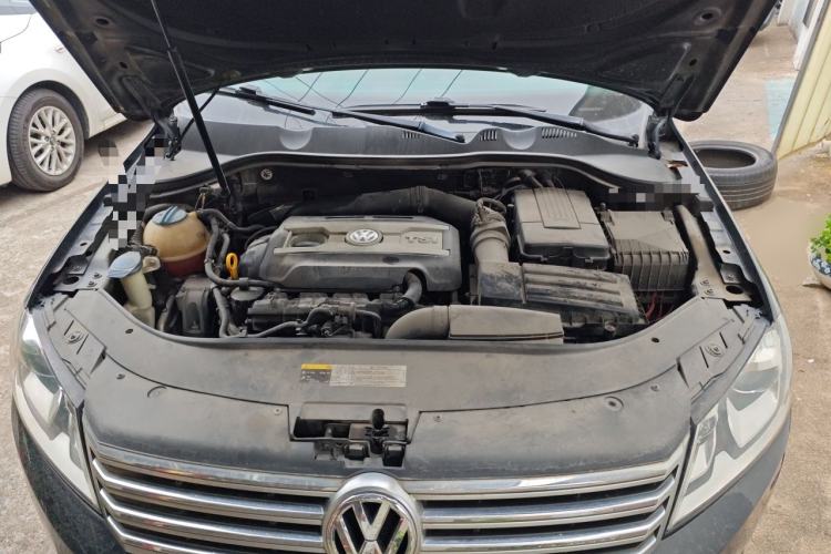 Used Volkswagen Magotan 2015 Facelift 1.8TSI Luxury Model Engine Bay