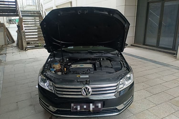Used Volkswagen Magotan 2015 Facelift 1.8TSI Luxury Model Engine Bay