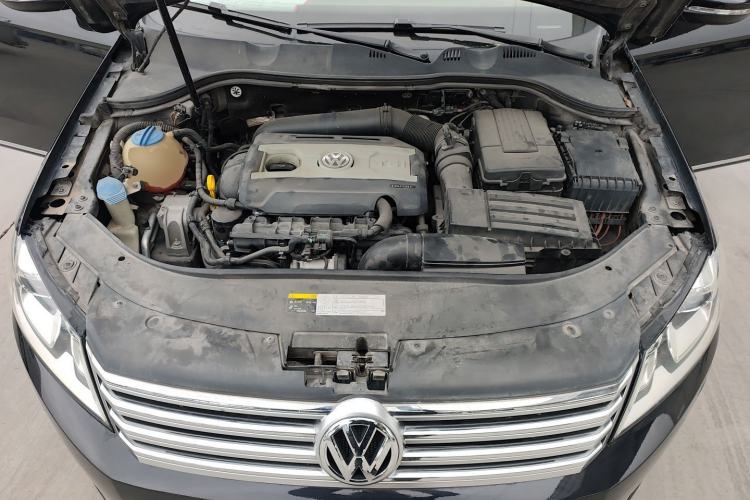 Used Volkswagen Magotan 2015 Revised 1.8TSI Prestige Version Engine Bay