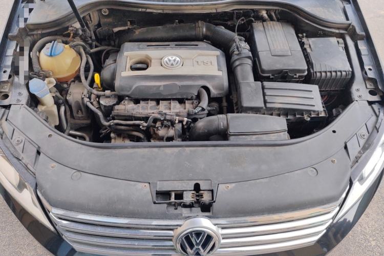 Used Volkswagen Magotan 2015 1.8TSI Prestige Model Engine Bay