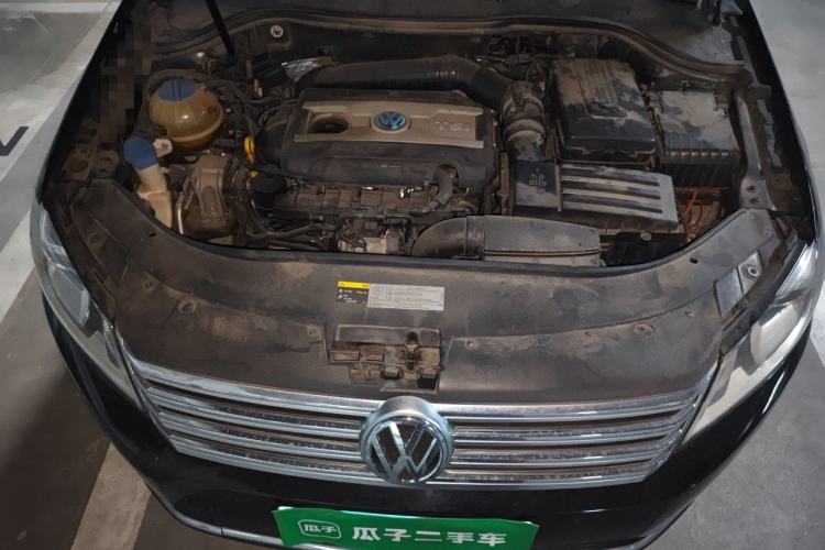 Used Volkswagen Magotan 2015 Revised Version 2.0 TSI Prestige Edition Engine Bay
