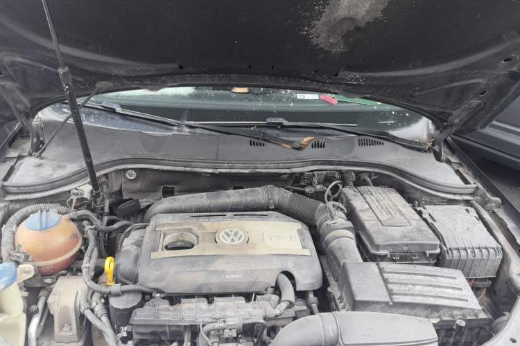 Used Volkswagen Magotan 2015 1.8TSI Advanced Model Engine Bay