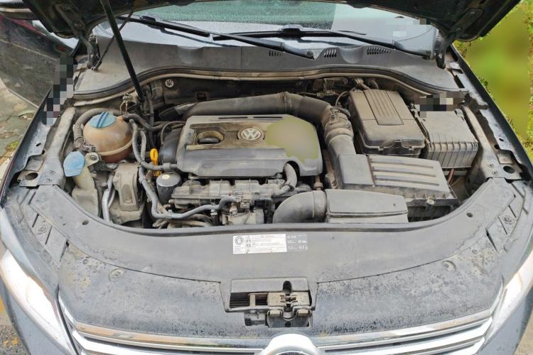 Used Volkswagen Magotan 2015 1.8TSI Advanced Model Engine Bay
