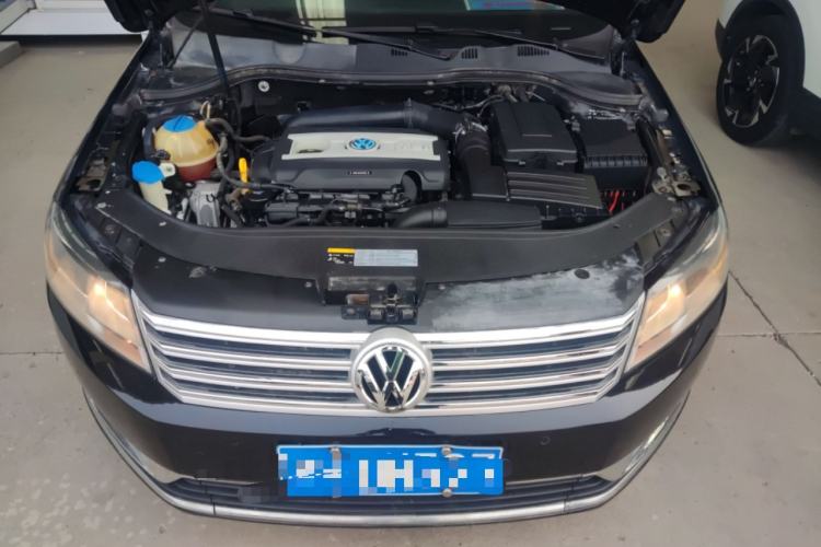 Used Volkswagen Magotan 2015 1.8TSI Advanced Model Engine Bay