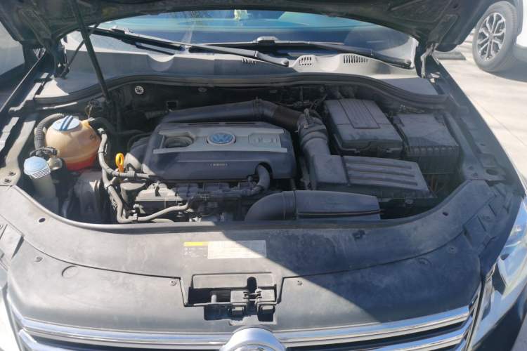 Used Volkswagen Magotan 2015 Revised Version 2.0 TSI Luxury Edition Engine Bay