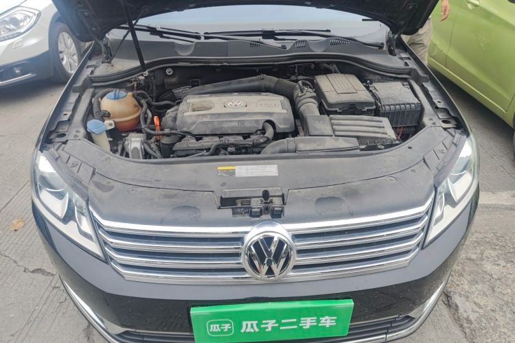 Used Volkswagen Magotan 2015 2.0 TSI Prestige Model Engine Bay