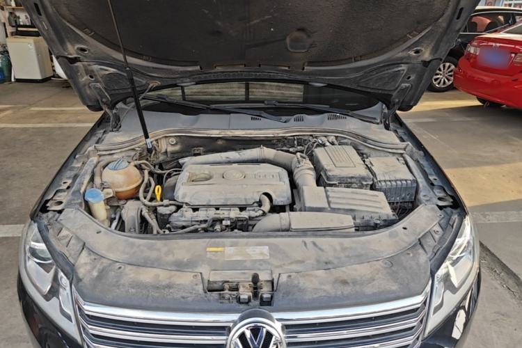 Used Volkswagen Magotan 2015 2.0 TSI Prestige Model Engine Bay