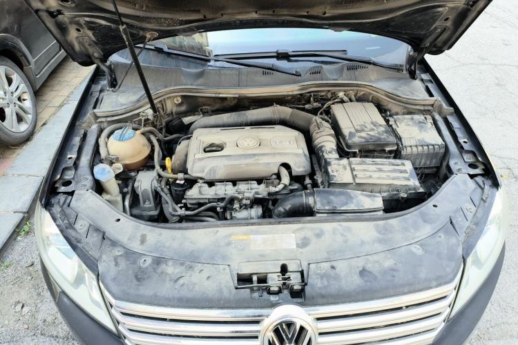 Used Volkswagen Magotan 2015 Facelift 1.8TSI Luxury Model Engine Bay