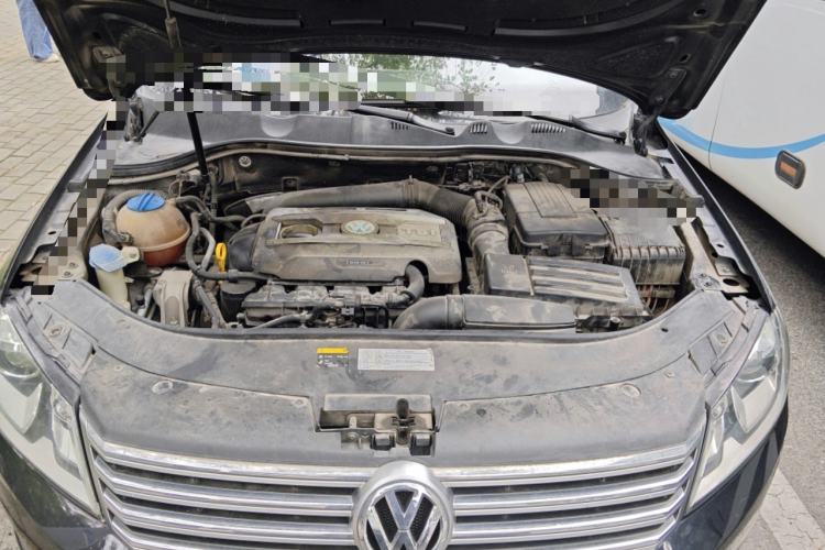 Used Volkswagen Magotan 2015 Facelift 1.8TSI Luxury Model Engine Bay