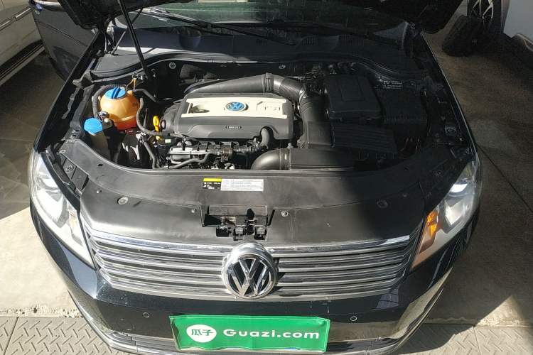 Used Volkswagen Magotan 2015 Facelift 1.8TSI Luxury Model Engine Bay