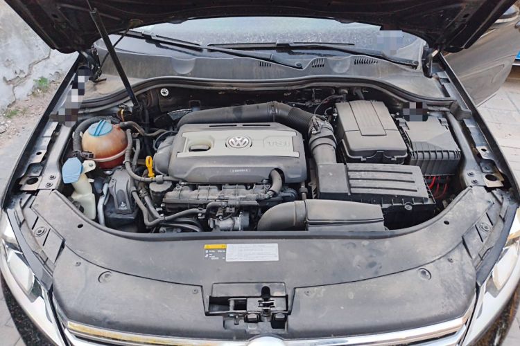 Used Volkswagen Magotan 2015 Facelift 1.8TSI Luxury Model Engine Bay