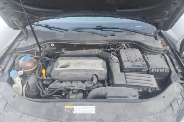 Used Volkswagen Magotan 2015 1.8TSI Advanced Model Engine Bay