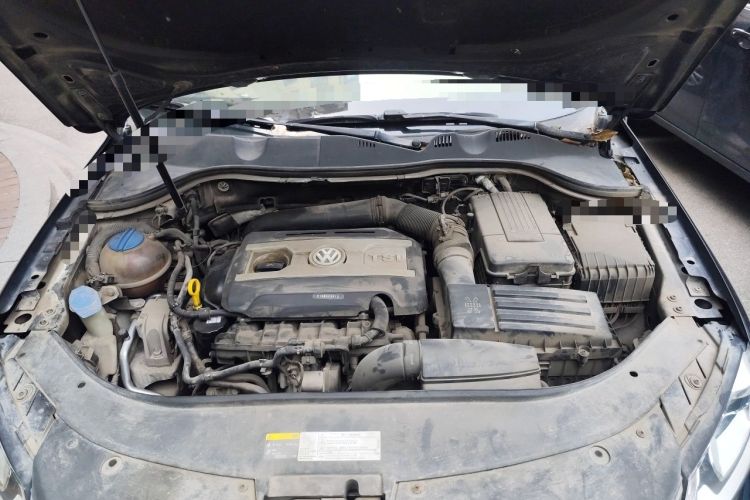 Used Volkswagen Magotan 2015 Revised Version 2.0 TSI Luxury Edition Engine Bay