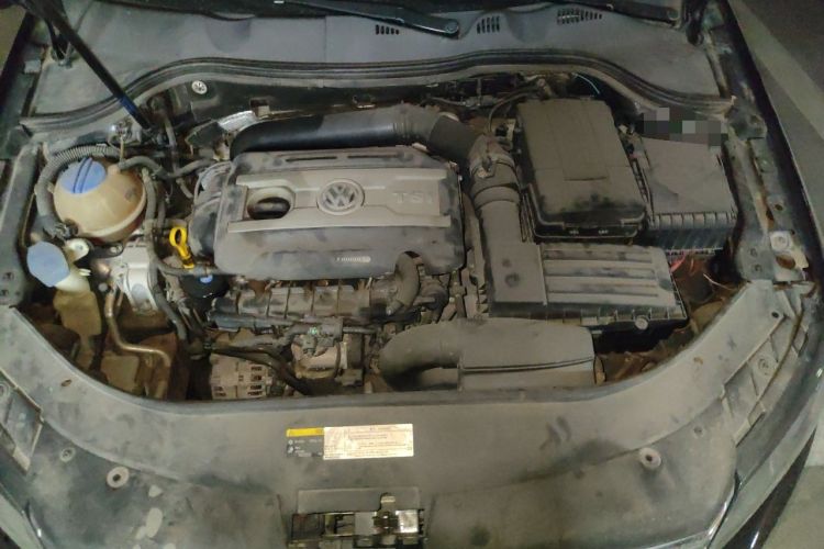 Used Volkswagen Magotan 2015 1.8TSI Advanced Model Engine Bay