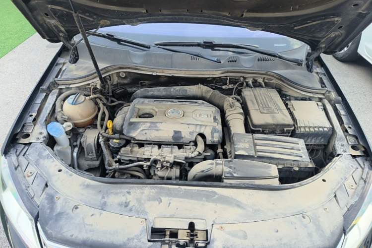 Used Volkswagen Magotan 2015 1.8TSI Advanced Model Engine Bay