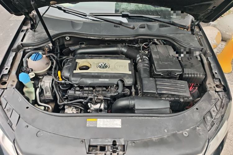 Used Volkswagen Magotan 2015 1.8TSI Advanced Model Engine Bay