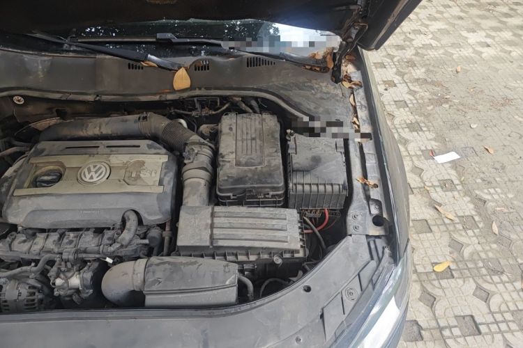 Used Volkswagen Magotan 2015 1.8TSI Advanced Model Engine Bay Left