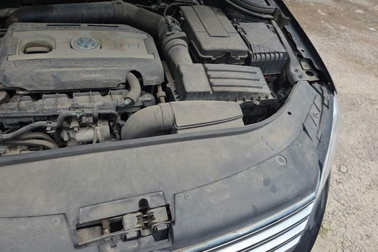 Used Volkswagen Magotan 2015 1.8TSI Luxury Model Engine Bay Left